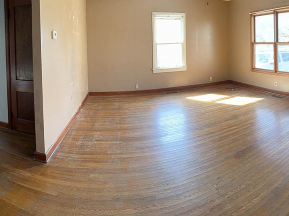 4th image of 309 E Pine St