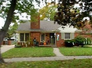 80 Maplefield Rd, Pleasant Ridge, MI 48069