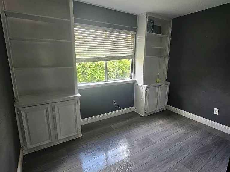 1929 Lakeview Cir — Photo 16