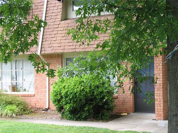 4th image of 808 W Lawson St APT 6