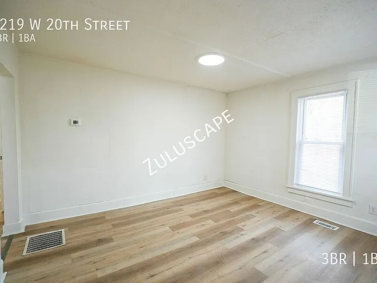 1219 W 20th St — Photo 2