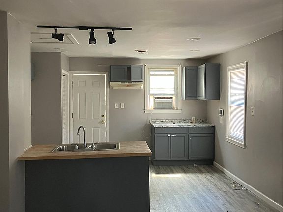 5th image of 20485 Elkhart St