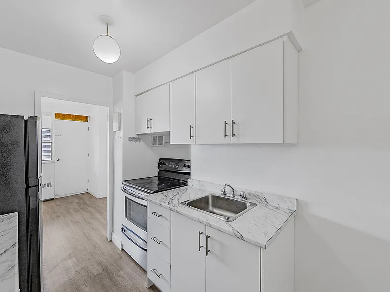 65 Thorncliffe Park Dr #1807 — Photo 9
