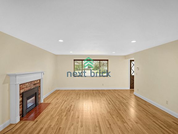 3rd image of 215 145th Pl NE