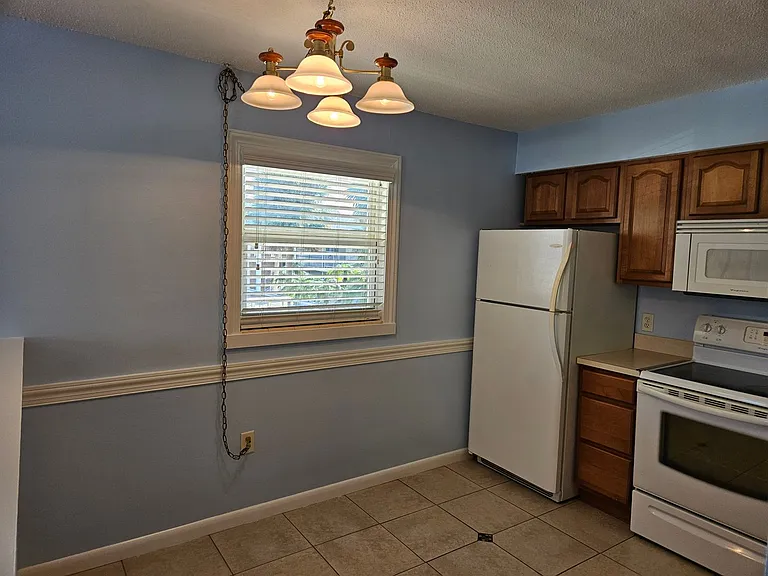 370 Base Ave E #210 — Photo 4