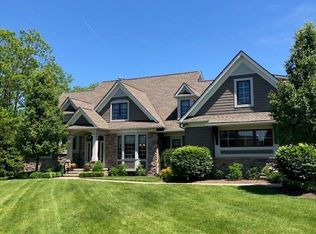 8315 Devon Ct, Chagrin Falls, OH 44023