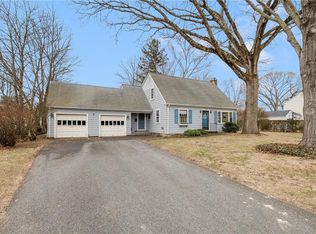25 Edgewood Dr, Barrington, RI 02806