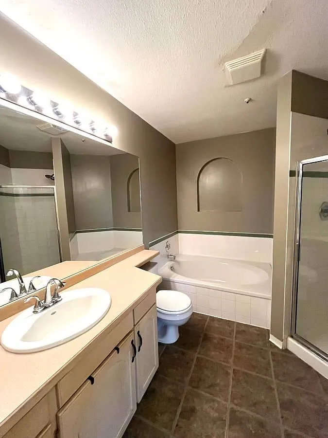 2 bed, 1067 sqft, $2,400 — Photo 4