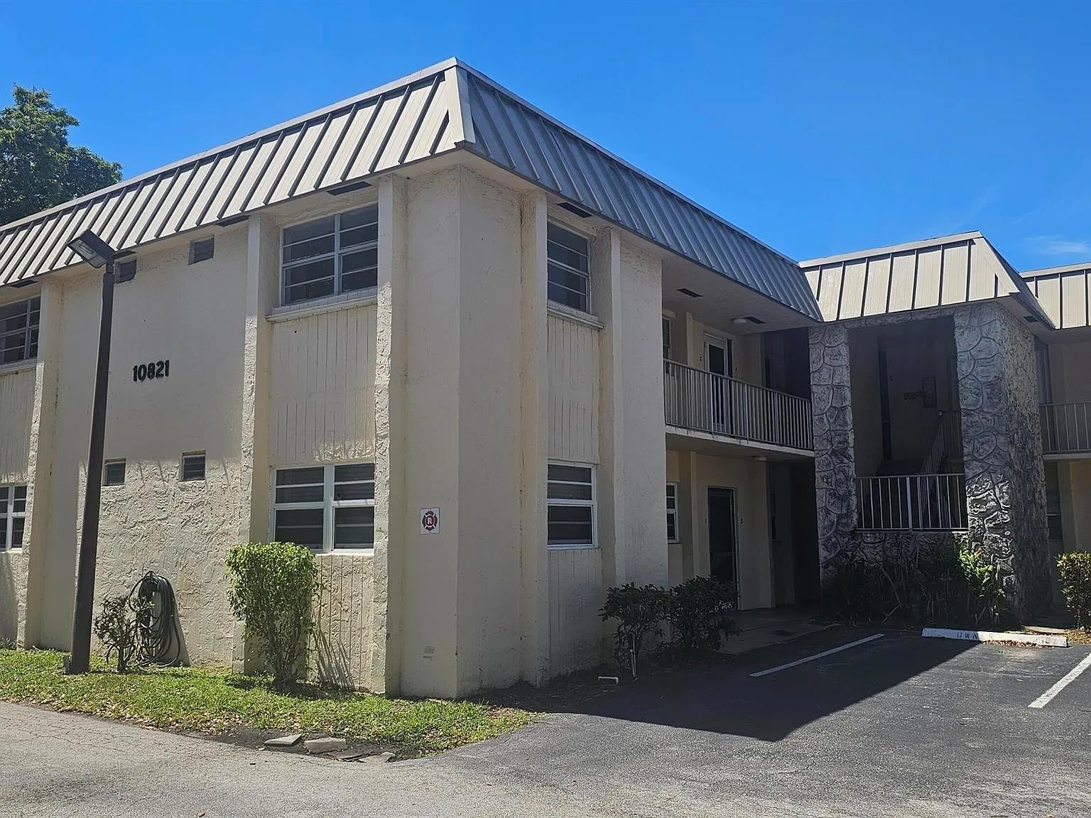 2 bed, 2.0 bath, 940 sqft, $2,000 — Photo 1