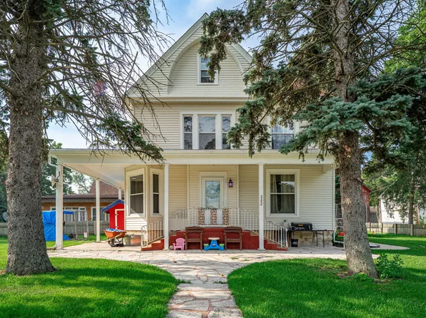 202 W Division St, Holcomb, IL 61043