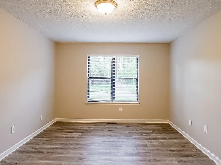 6826 Creekwood Dr — Photo 14