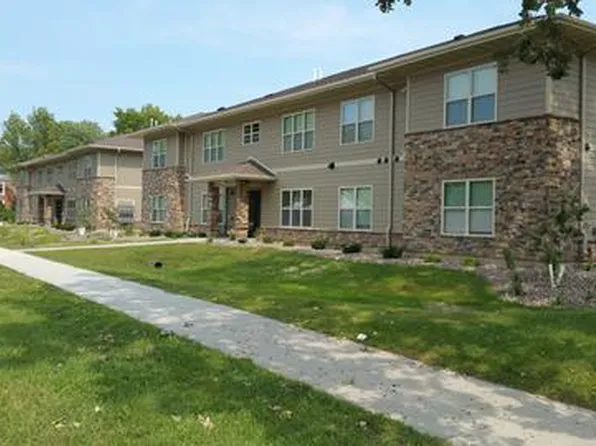 1116 6th St E APT 102, Menomonie, WI 54751