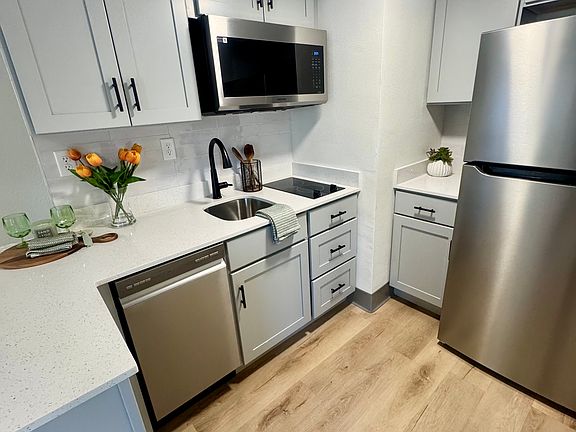 4th image of 25 Connector Rd #213