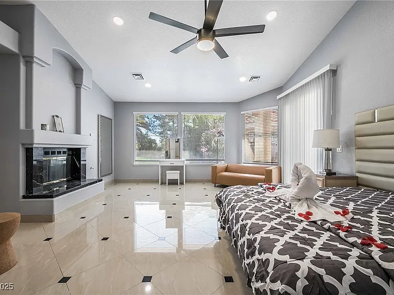 1400 Castle Crest Dr — Photo 27