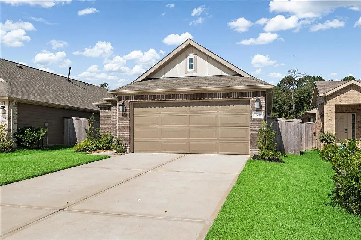 3 bed, 2.0 bath, 1824 sqft, $2,050 — Photo 1