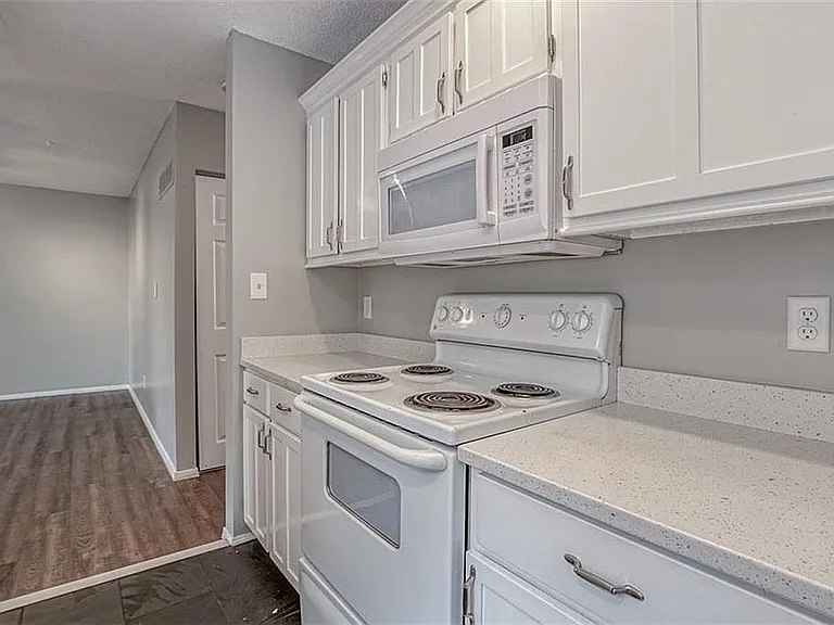 10923 Gillette St — Photo 6