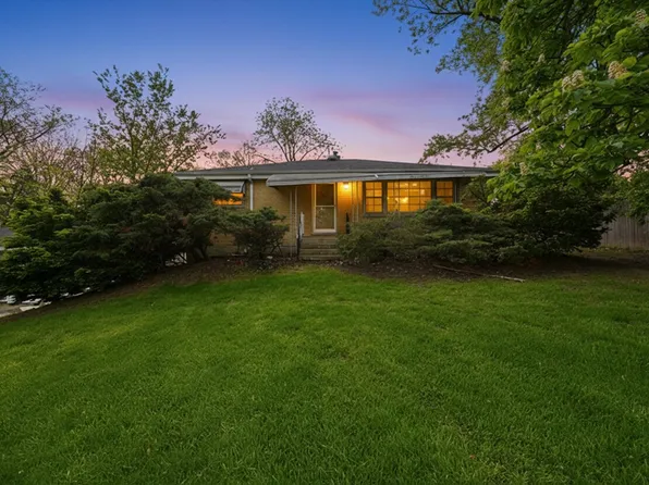 8351 W 99th St, Palos Hills, IL 60465