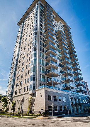 3rd image of 1313 N Franklin Pl APT 405