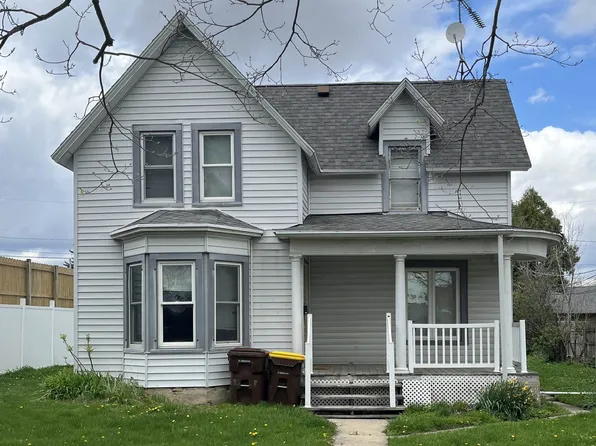 109 W Benton Ave, Stockton, IL 61085