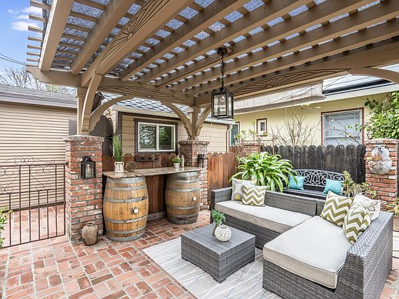 4th image of 1301 Mariposa Ave