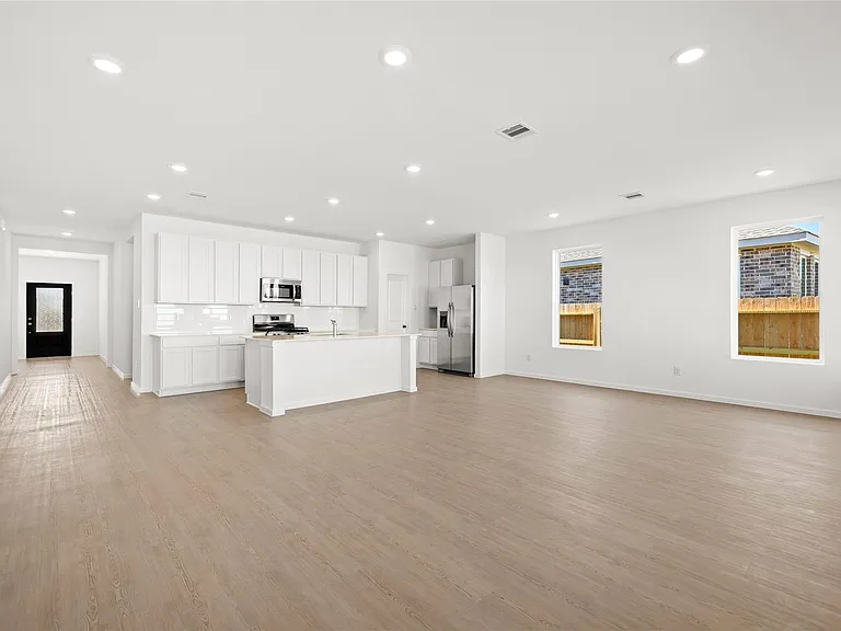 823 Heaven Dr — Photo 8
