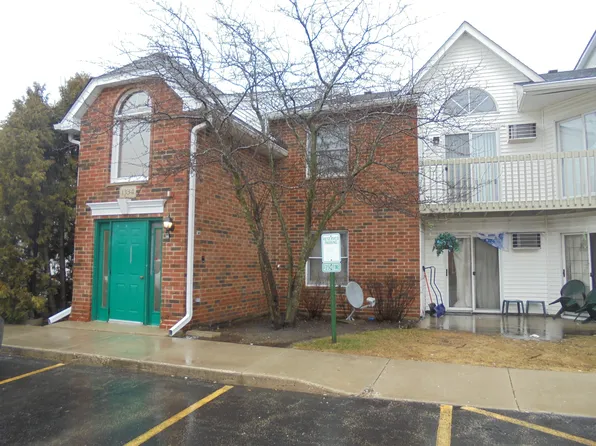 1334 Cunat Ct APT 2B, Lake In The Hills, IL 60156