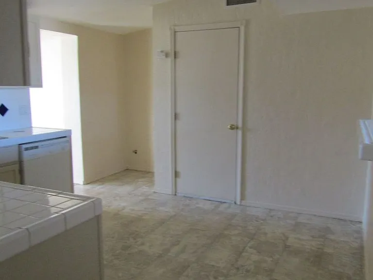 3412 NW Lincoln Ave — Photo 5