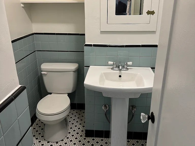 1616 1/4 Silver Lake Blvd — Photo 11