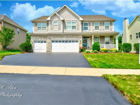 4261 Galway Dr, Lake In The Hills, IL 60156