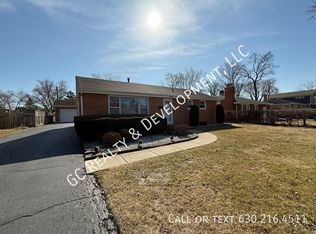 715 S Spring St, Roselle, IL 60172