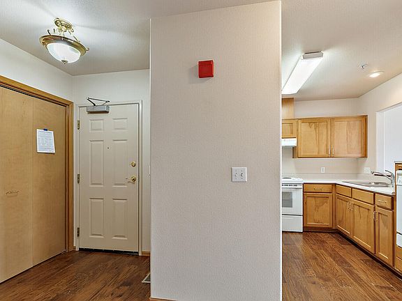 3rd image of 928 Mountain Meadows Cir