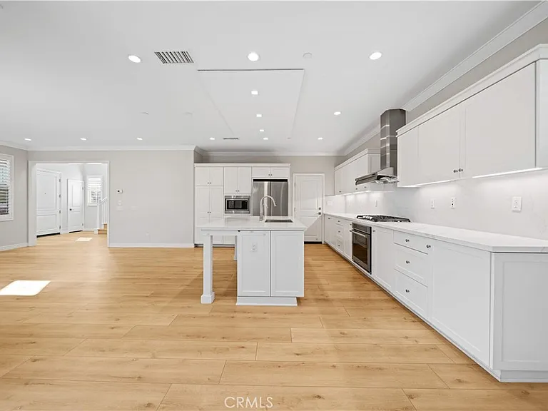 63 Darby — Photo 8