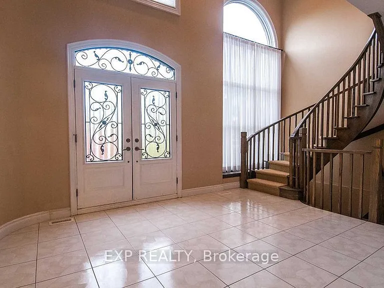 220 Viewmount Ave — Photo 3