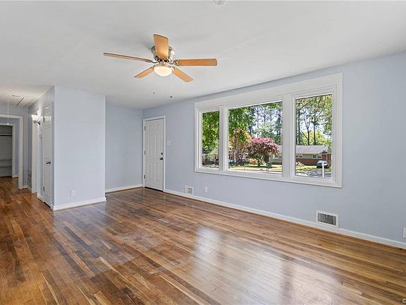 3rd image of 2330 Lenora Ln