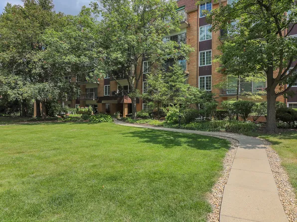 445 N Park Blvd APT 4G, Glen Ellyn, IL 60137