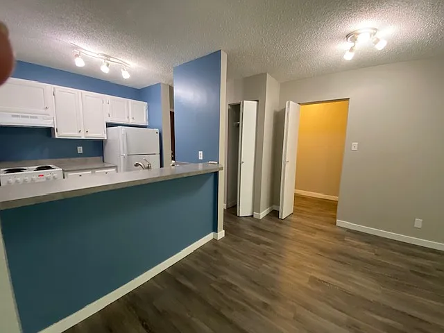 2 bed, 800 sqft, $1,400 — Photo 4