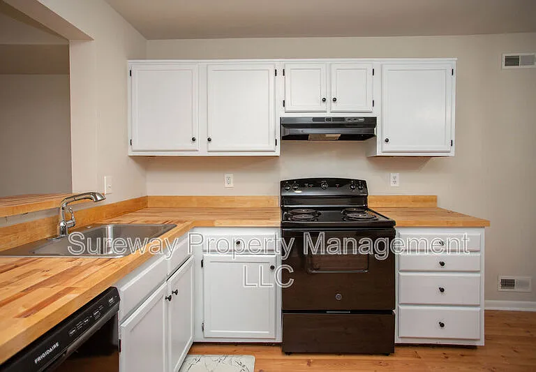137 Brent Ct — Photo 12