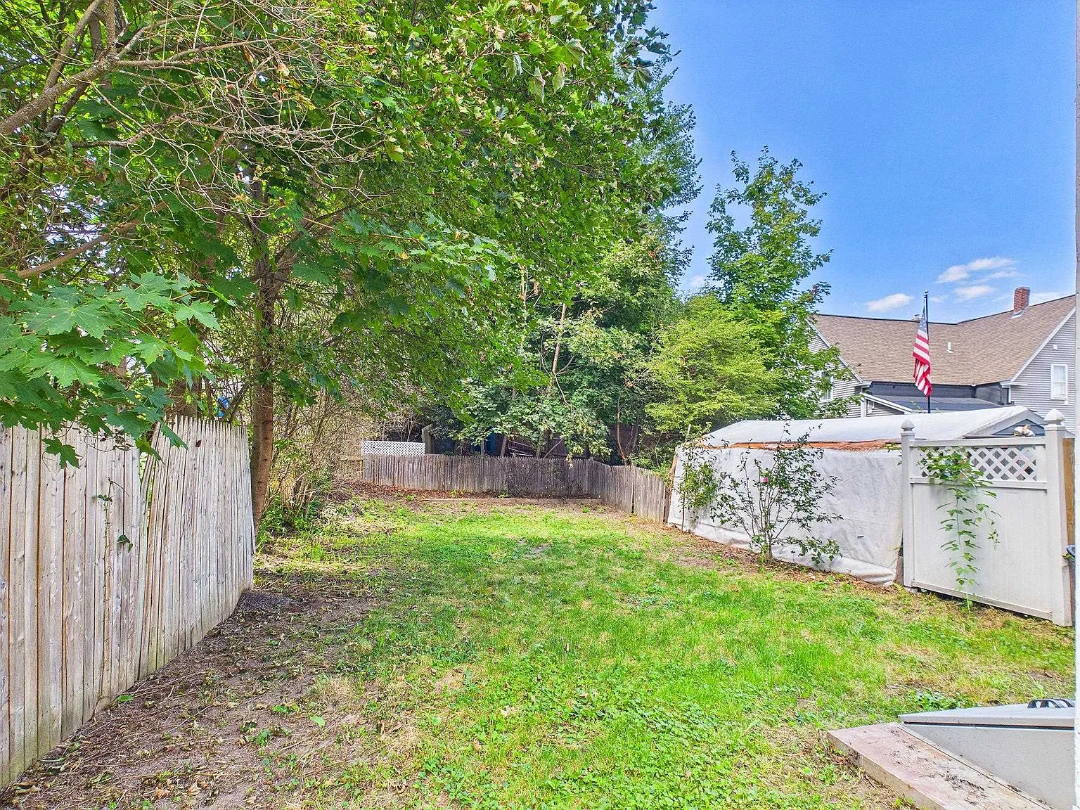 3 bed, 1.0 bath, 1420 sqft, $2,700 — Photo 3