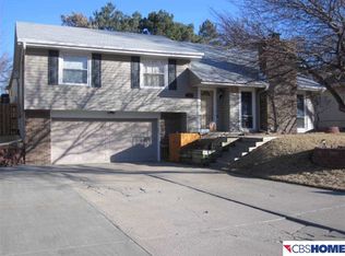 6733 S 75th Ave, Ralston, NE 68127