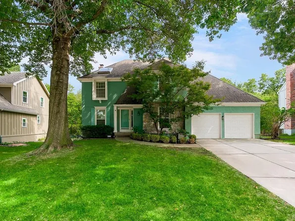 8543 Hallet St, Lenexa, KS 66215