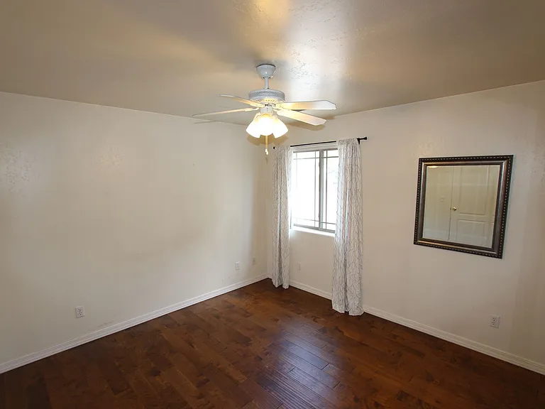 1897 W Camelot Dr — Photo 20