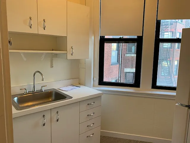 Building Photo - 504 Beacon St
