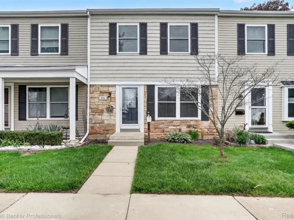 902 Little Hill Ct, Rochester, MI 48307