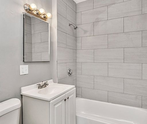 4th image of 352 Norfolk St APT 1