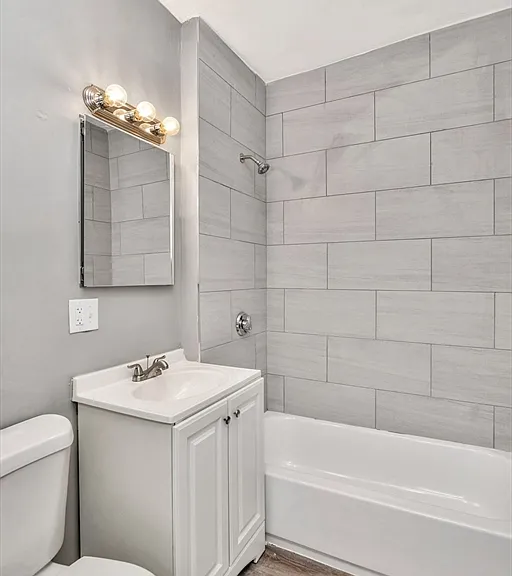 352 Norfolk St #1 — Photo 4