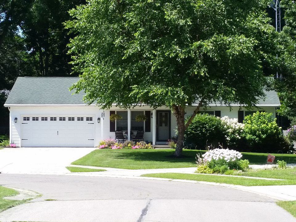 1st image of 22 Hawthorne Dr