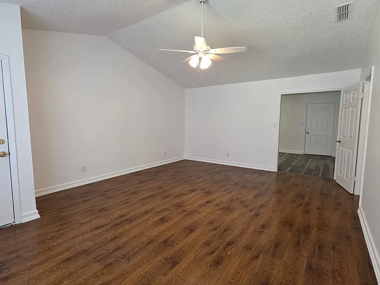 3917A Rodnor Forest Ln — Photo 3