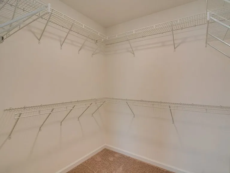 494 Amesbury Dr — Photo 8