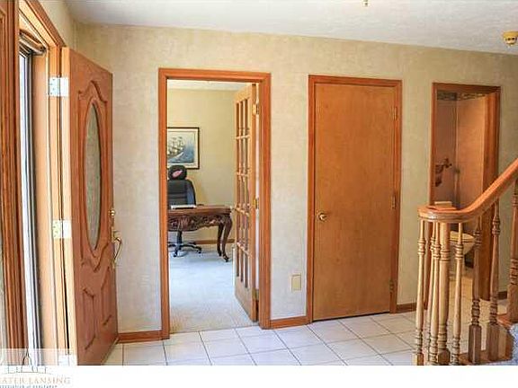 5th image of 1294 Castlewood Cir