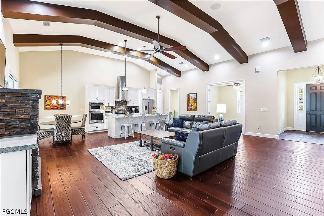 3 bed, 3.0 bath, 2721 sqft, $4,650 — Photo 3